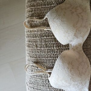 Victoria's Secret Angels Secret Embrace.Women's Lace T-Shirt Bra - Cream 36C